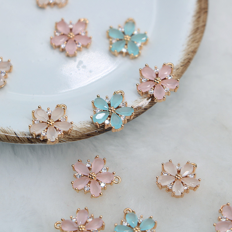 Hot Sale Flower Rack Plating Brass Cubic Zirconia 5-petal Charm Pendants For Diy Jewelry Making Accessories 