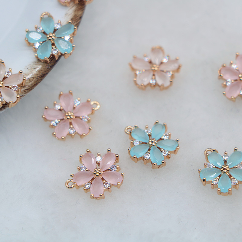 Hot Sale Flower Rack Plating Brass Cubic Zirconia 5-petal Charm Pendants For Diy Jewelry Making Accessories 