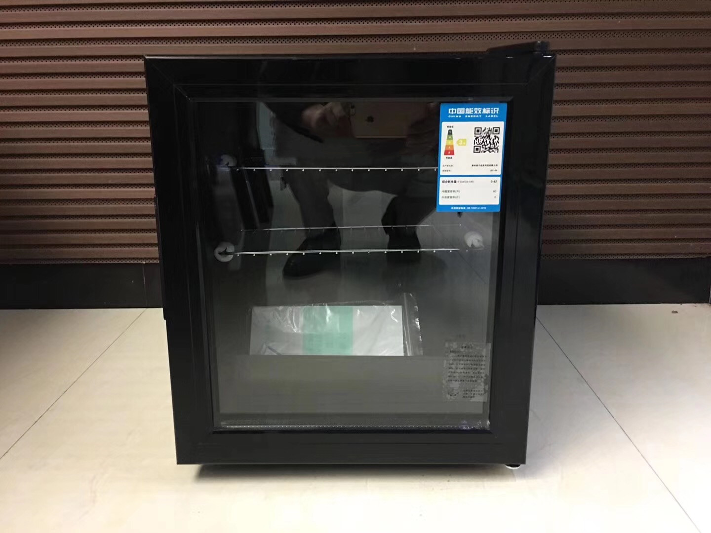 Home Hotel Use 30 Liters 40 Liters Compact Glass Door Mini Fridge Refrigerator With Black Led Light Lock 