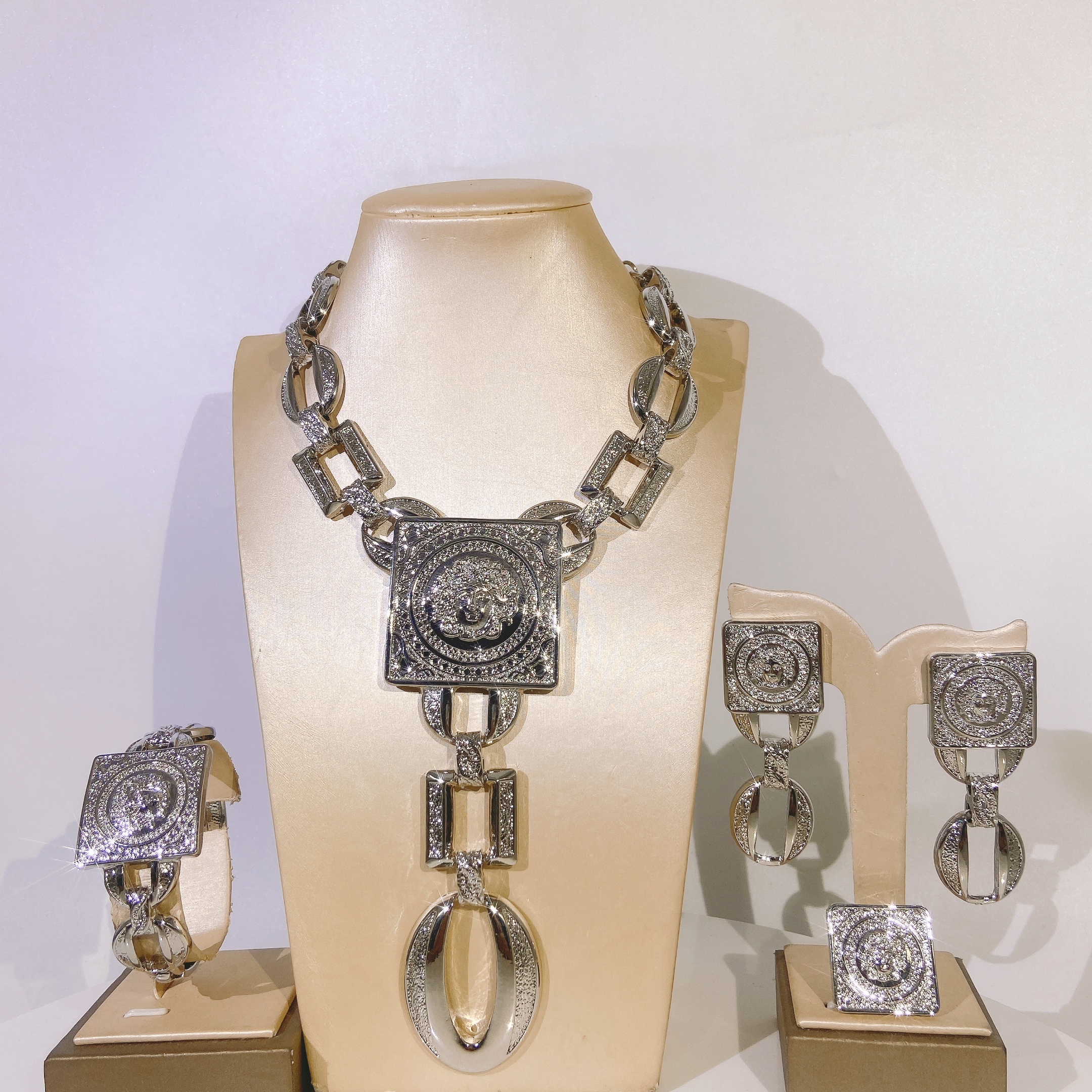 Zhuerrui Latest Design Italian Designer Luxury Jewelry Sets Necklace Bracelet Earrings Ring Woman Wedding Jewelry Set H00313 