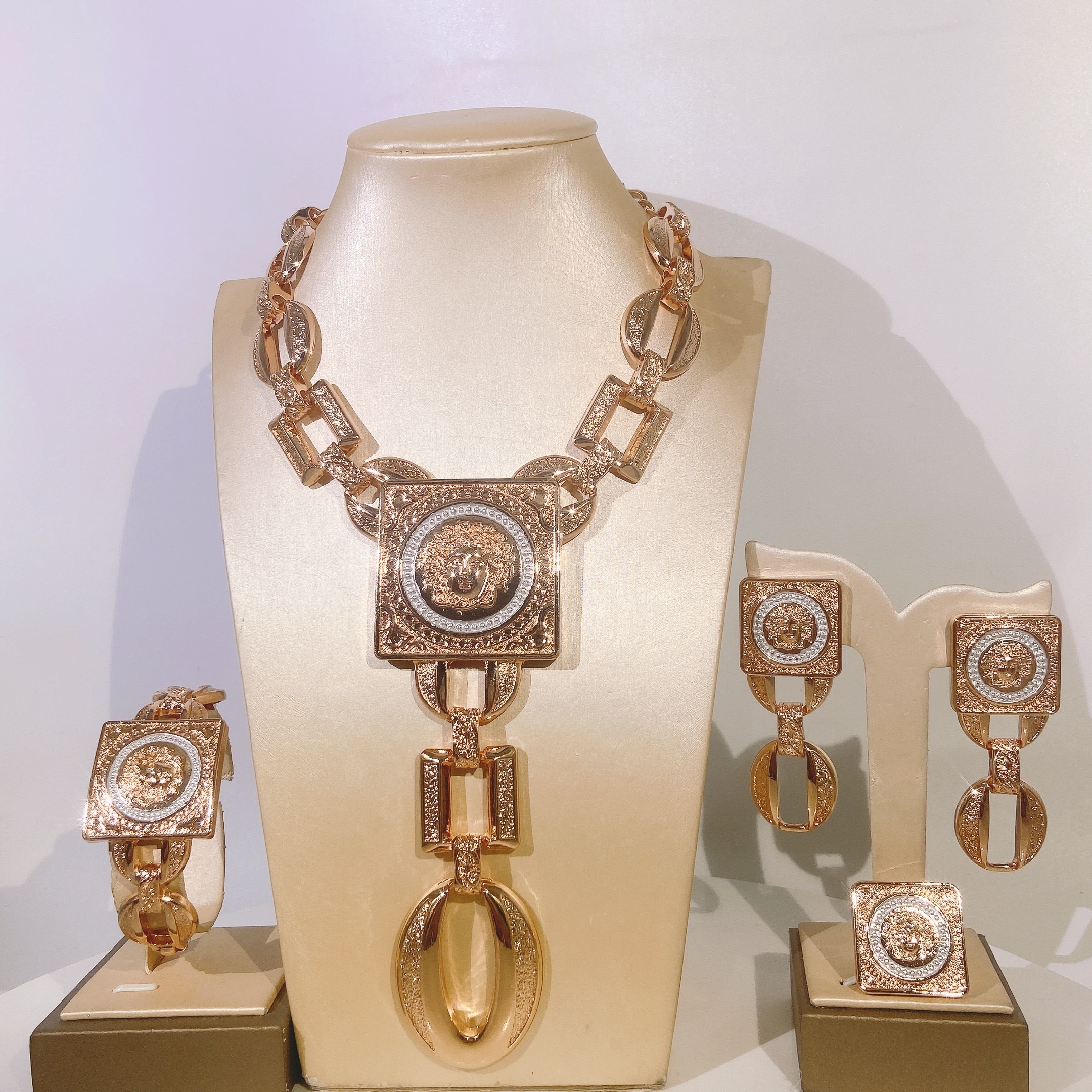 Zhuerrui Latest Design Italian Designer Luxury Jewelry Sets Necklace Bracelet Earrings Ring Woman Wedding Jewelry Set H00313 