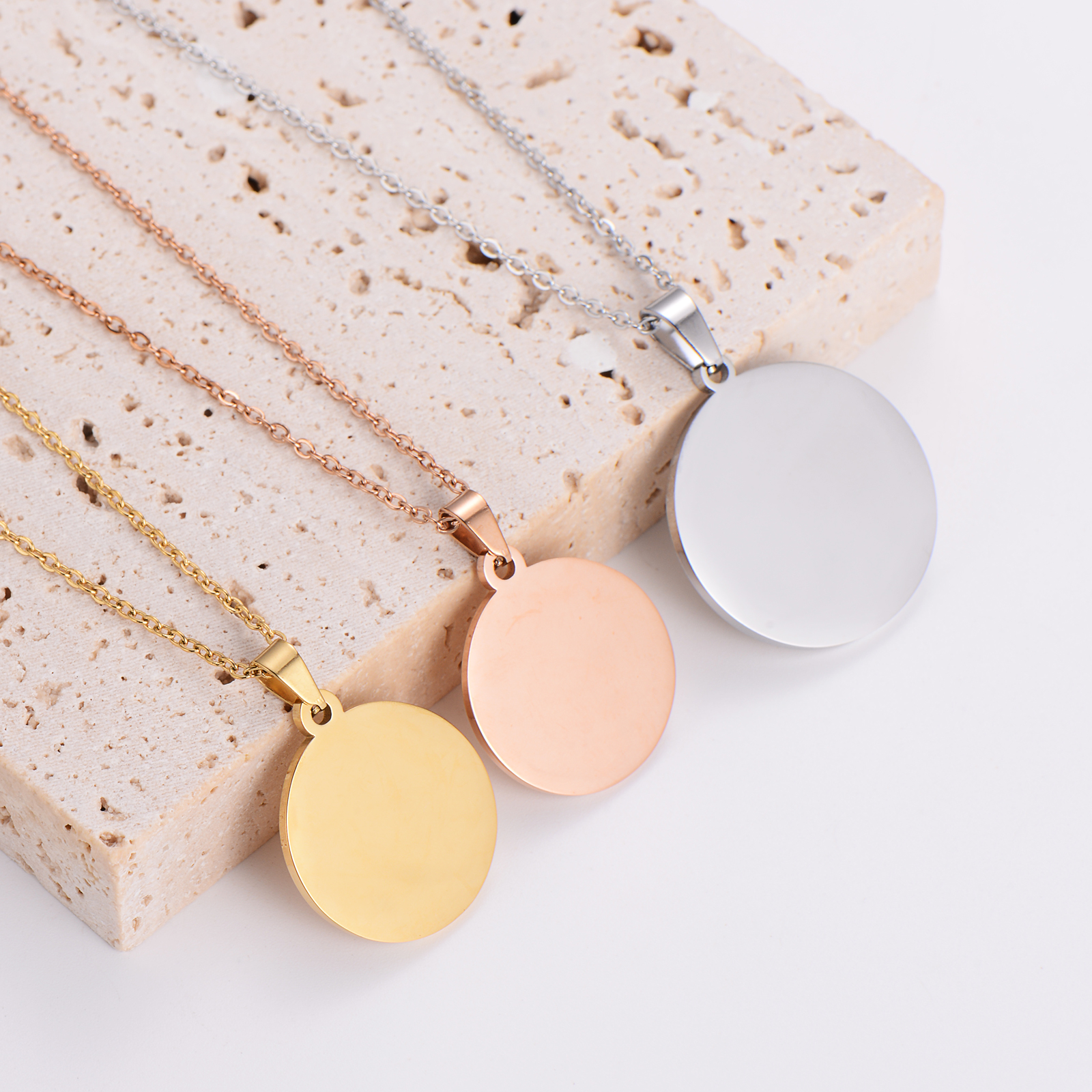 Stainless Steel 18k Gold Plated Sublimation Jewelry Blanks Round Pendant For Laser Engraving 