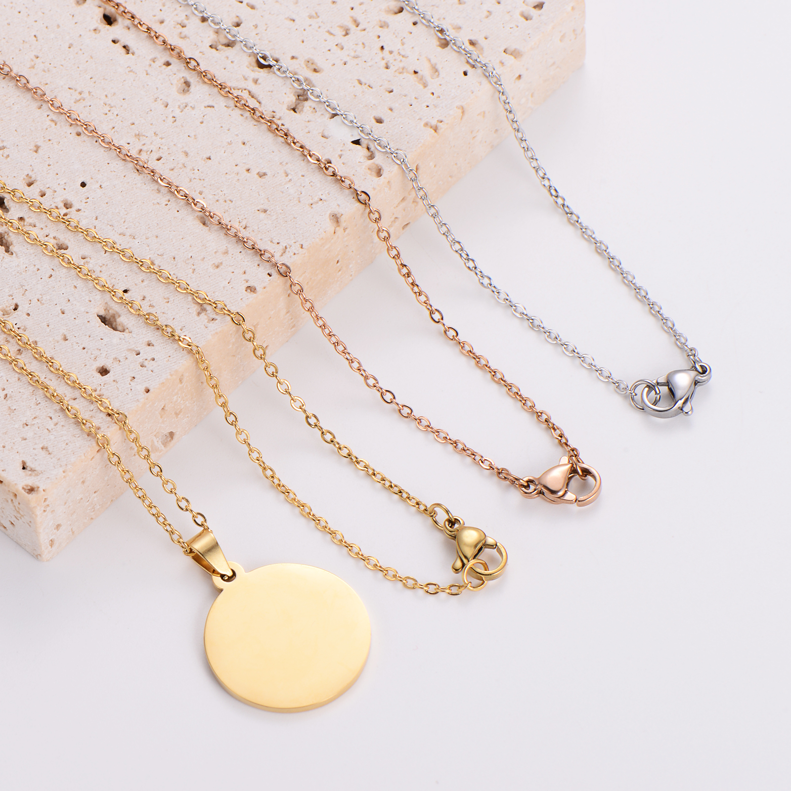 Stainless Steel 18k Gold Plated Sublimation Jewelry Blanks Round Pendant For Laser Engraving 