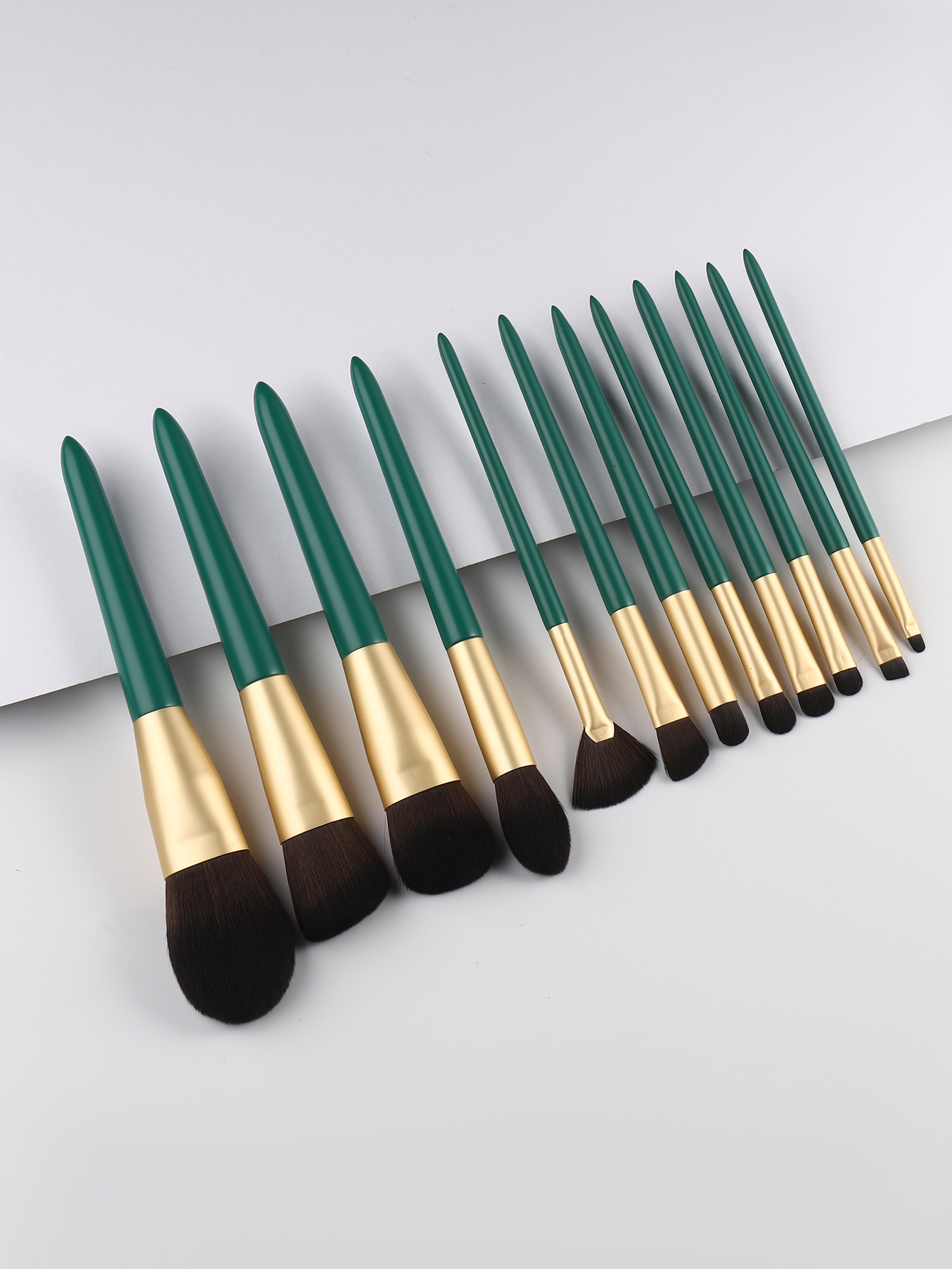 New Hot Selling 12 Pieces 9 Green Brown Professional Beauty Products Women Cosmetic Tools Makeup Brush Set 