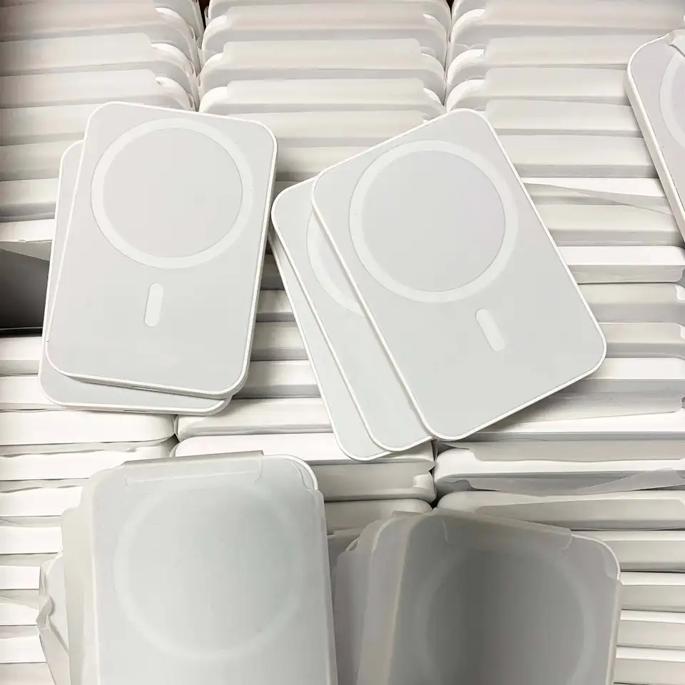 Hot Selling 10000mah Magnetic Wireless Power Bank Slim Powerbank Mini Magnetic Wireless Charger For Iphone 14 