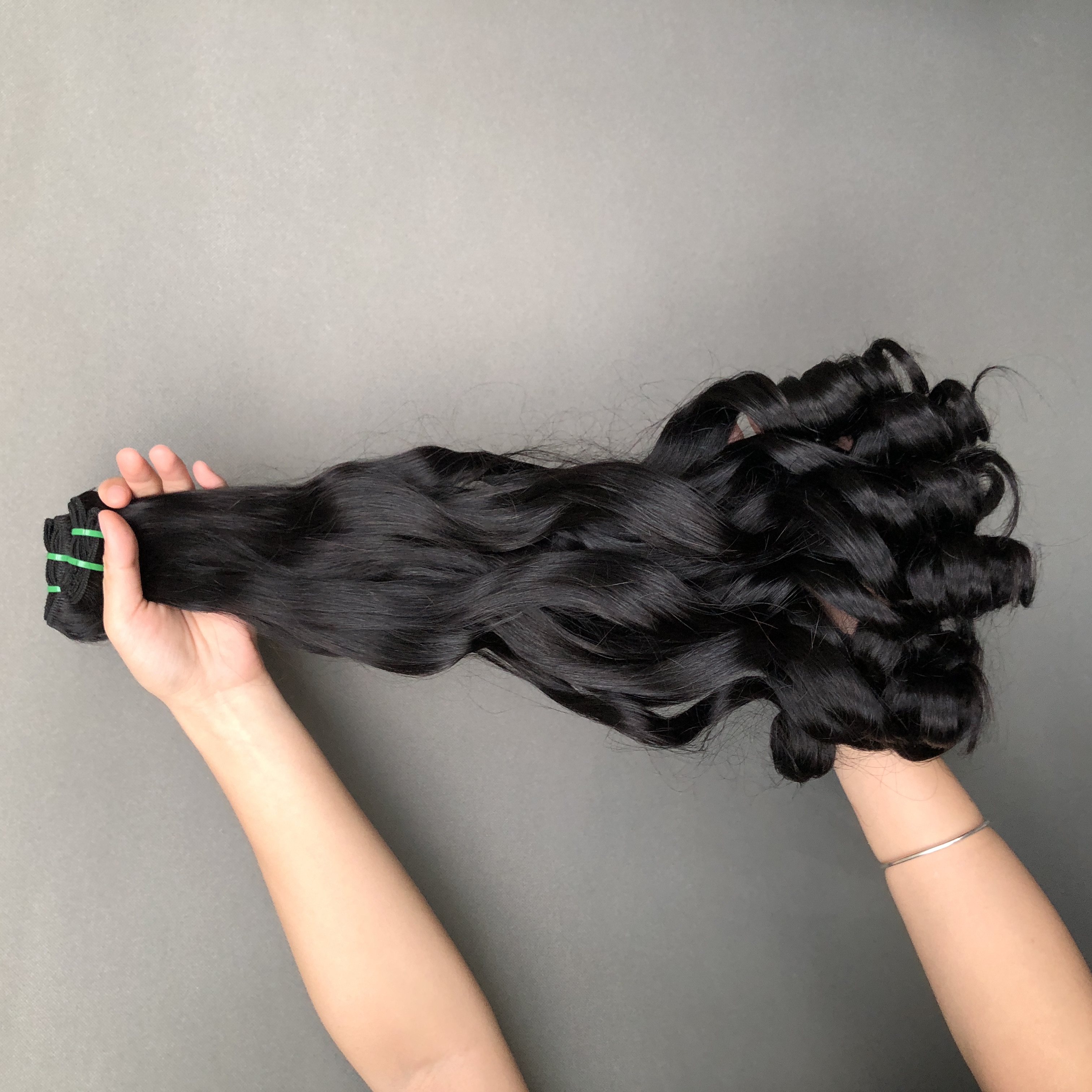 Fast Shipping Cheap Natural Color Bouncy Wave Magic Curl Human Hair Bundles Brazilian Human Hair Beauty Products For Women 
