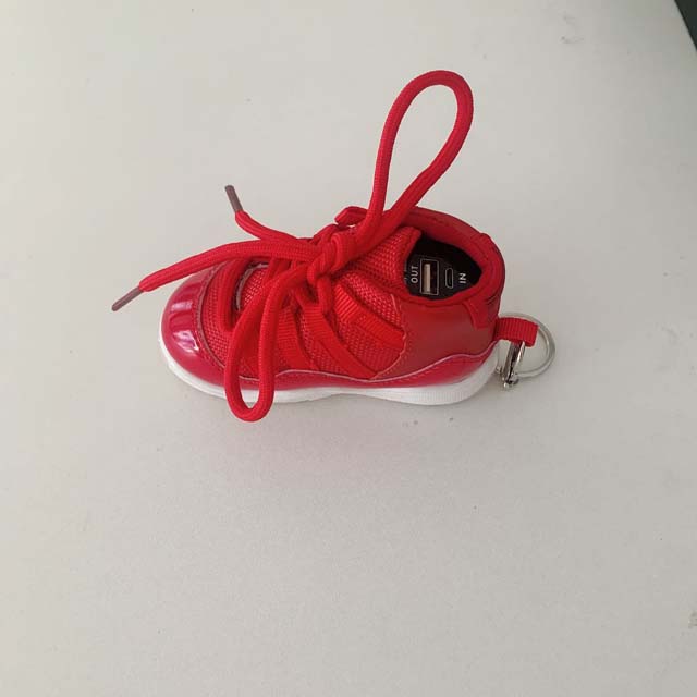 New Packaging Design Factory Direct Selling 8000mah Like Shoe Portable Charger For Iphone For Android 