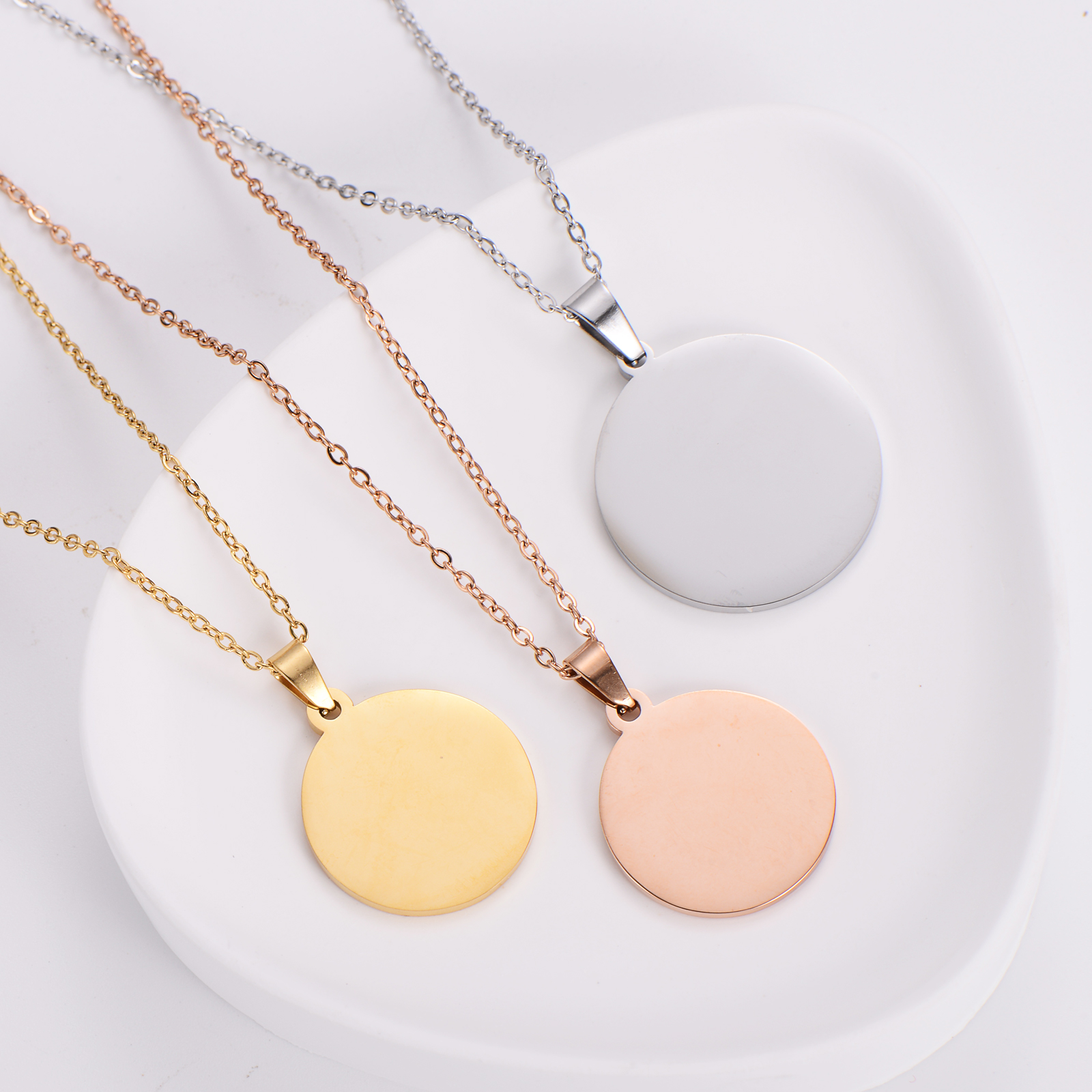 Stainless Steel 18k Gold Plated Sublimation Jewelry Blanks Round Pendant For Laser Engraving 