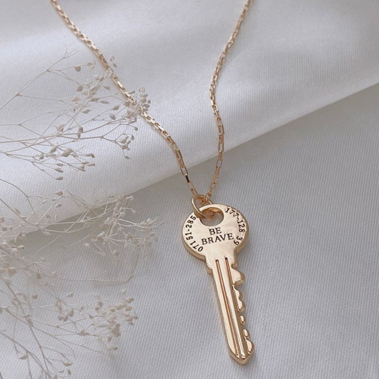 Personalize Women Stainless Steel Tarnish Free Trendy Jewelry Engraved Word Customize Gold Plated Key Necklace 