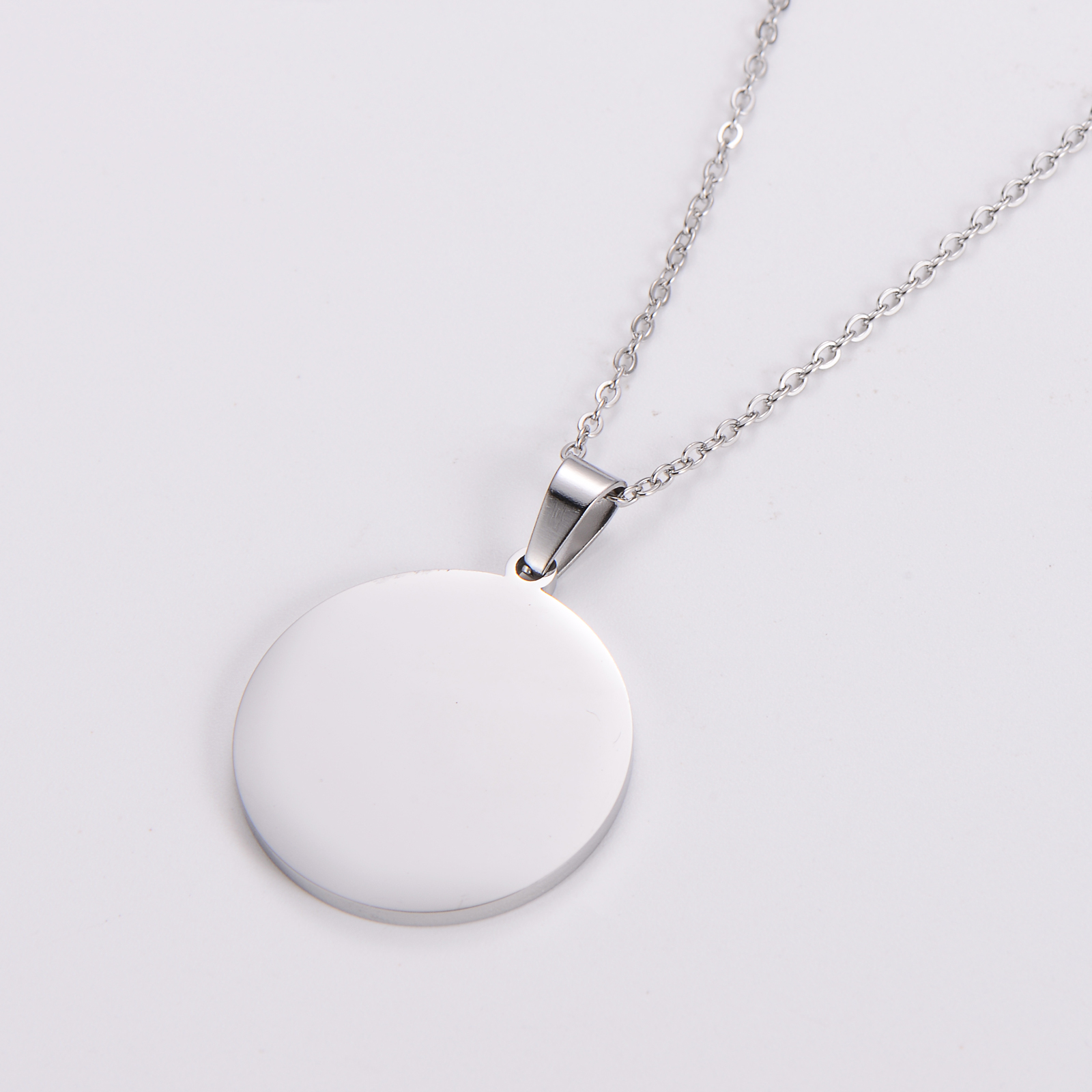 Stainless Steel 18k Gold Plated Sublimation Jewelry Blanks Round Pendant For Laser Engraving 