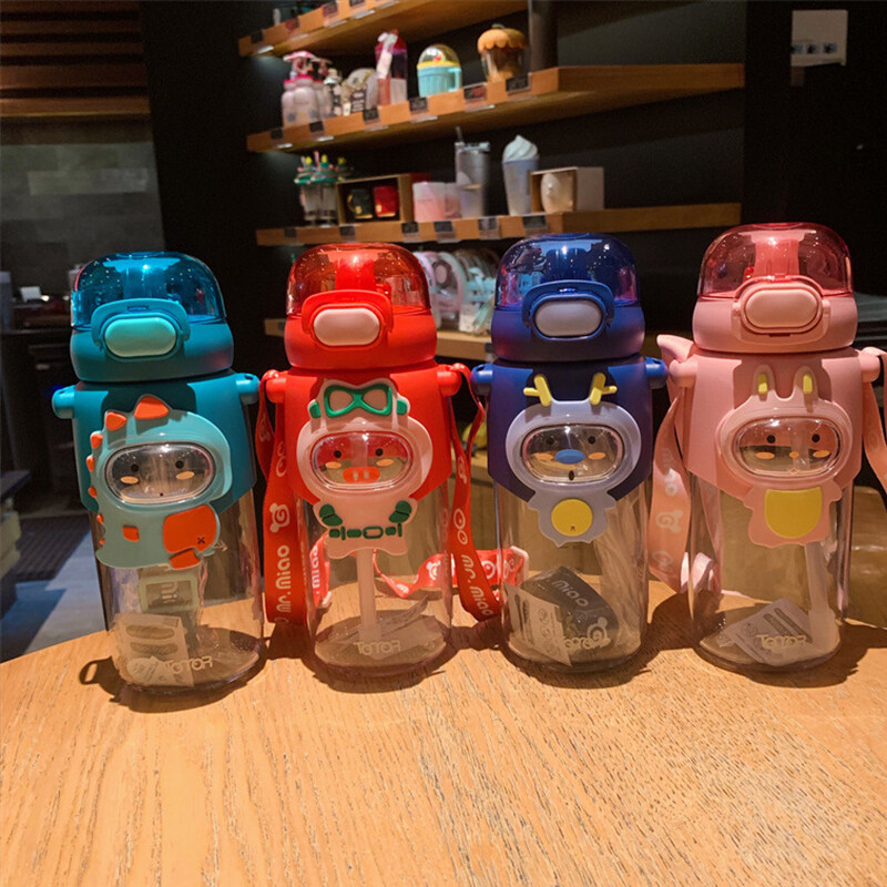 Ready stock 600ml new high-quality children's plastic cup portable strap student straw cup tritan cartoon net red personality water cup OUA2048