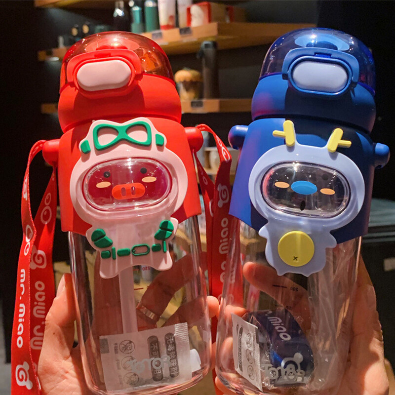 Ready stock 600ml new high-quality children's plastic cup portable strap student straw cup tritan cartoon net red personality water cup OUA2048