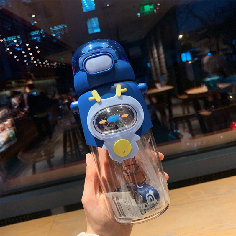 Ready stock 600ml new high-quality children's plastic cup portable strap student straw cup tritan cartoon net red personality water cup OUA2048