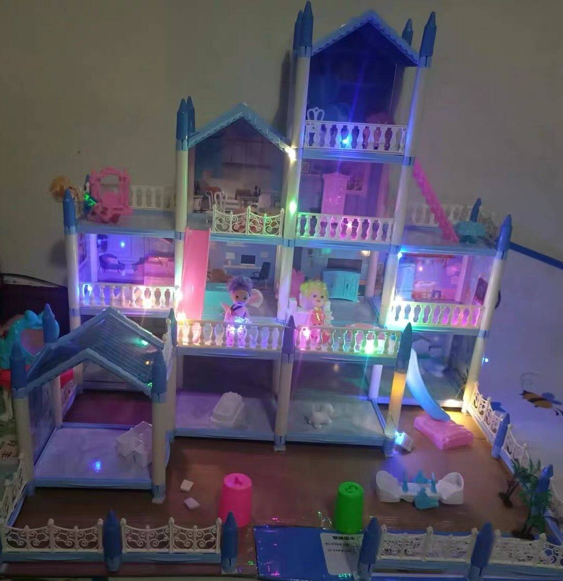 [Free Dolls+ LED ]Kids Doll House Barbie Castle DIY Kids Girl Toys Dollhouse Best Gift Model Frozen Assembling Dream Villa