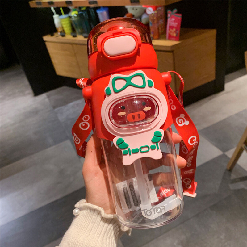 Ready stock 600ml new high-quality children's plastic cup portable strap student straw cup tritan cartoon net red personality water cup OUA2048