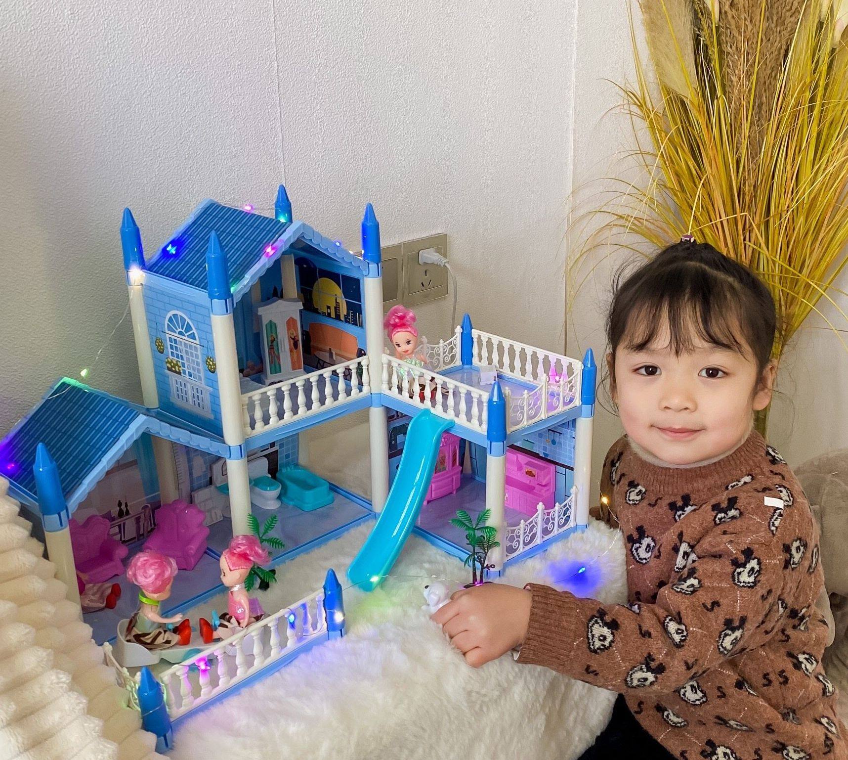 [Free Dolls+ LED ]Kids Doll House Barbie Castle DIY Kids Girl Toys Dollhouse Best Gift Model Frozen Assembling Dream Villa