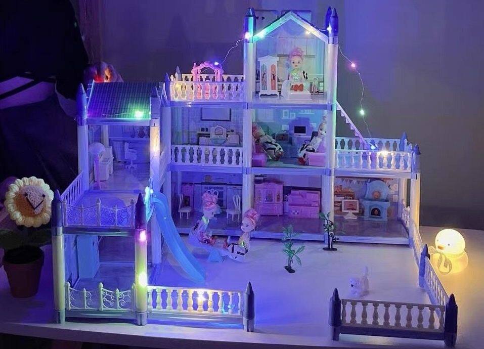 [Free Dolls+ LED ]Kids Doll House Barbie Castle DIY Kids Girl Toys Dollhouse Best Gift Model Frozen Assembling Dream Villa