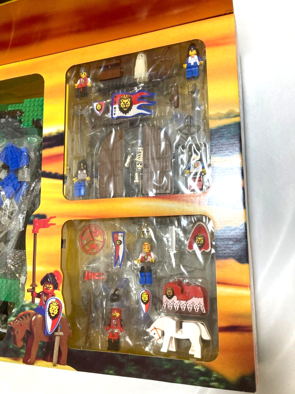 LEGO Castle 6090 Royal Knight's Castle1 Original Vintage MISB!!