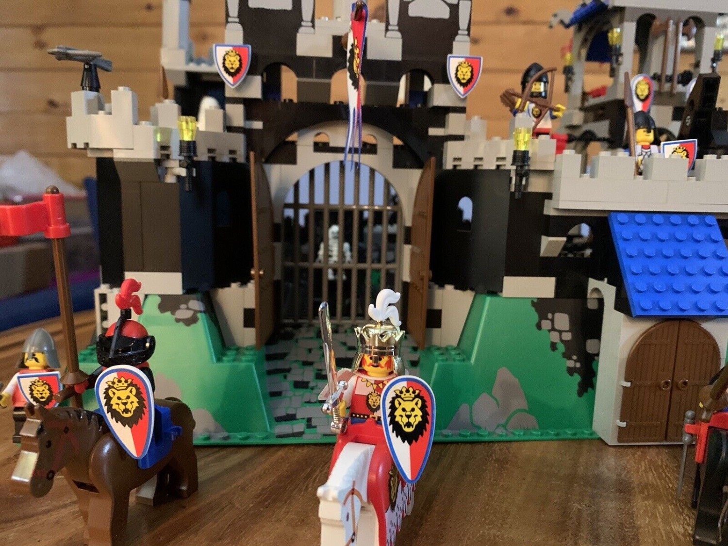 LEGO 6090 Royal Knight's Castle with Box & Instructions EXCELLENT CONDITION