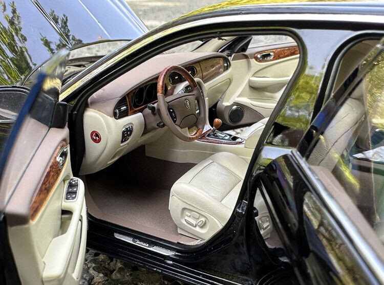 Almost Real AR 1/18 Jaguar XJ6 X350 Diecast Model Car Toy Series Black/Green