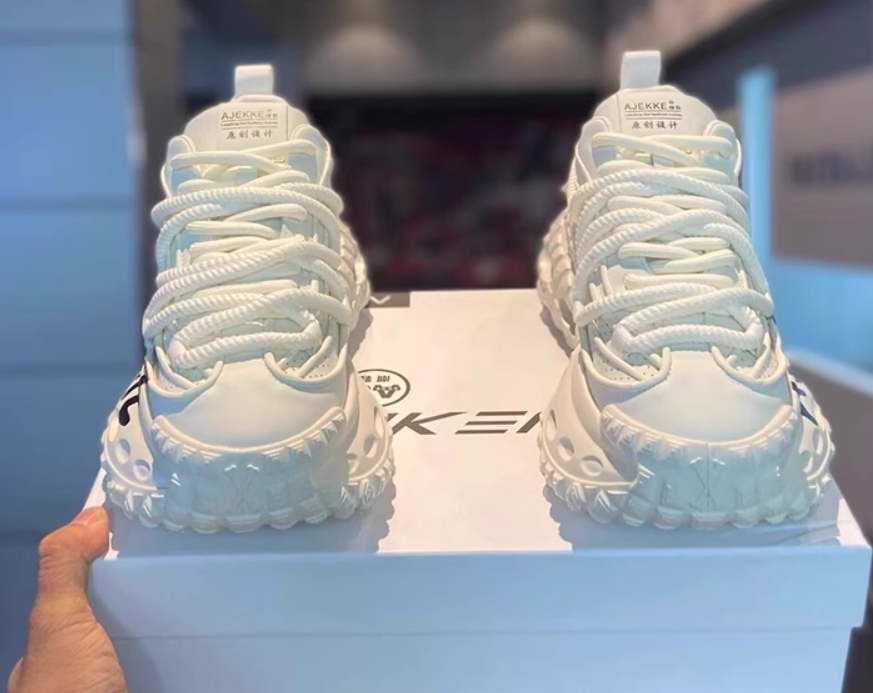 Fashion brand men's shoes 2025 winter new velvet thick-soled dad shoes men's versatile height-increasing shoes sports casual shoes