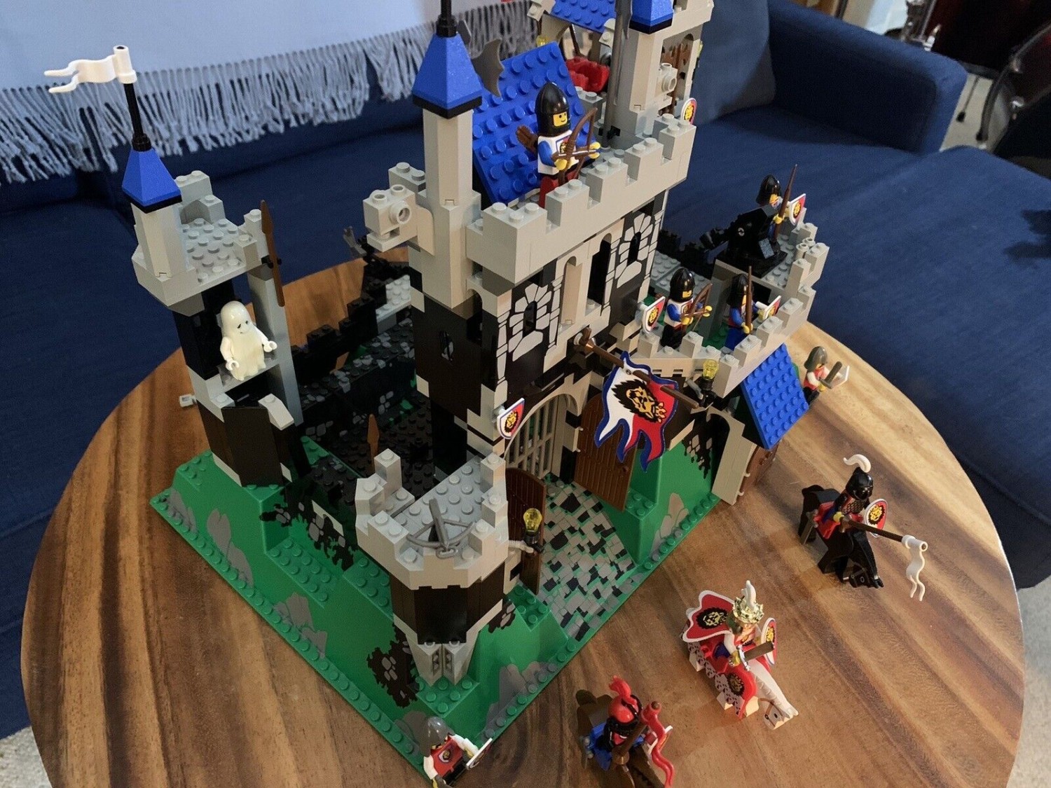 LEGO 6090 Royal Knight's Castle with Box & Instructions EXCELLENT CONDITION