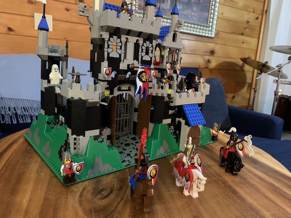LEGO 6090 Royal Knight's Castle with Box & Instructions EXCELLENT CONDITION