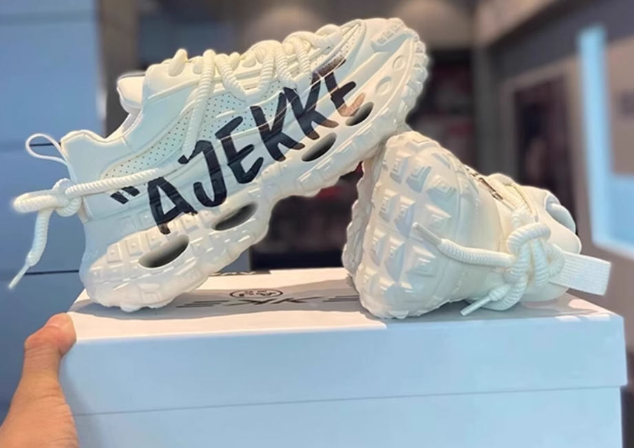 Fashion brand men's shoes 2025 winter new velvet thick-soled dad shoes men's versatile height-increasing shoes sports casual shoes