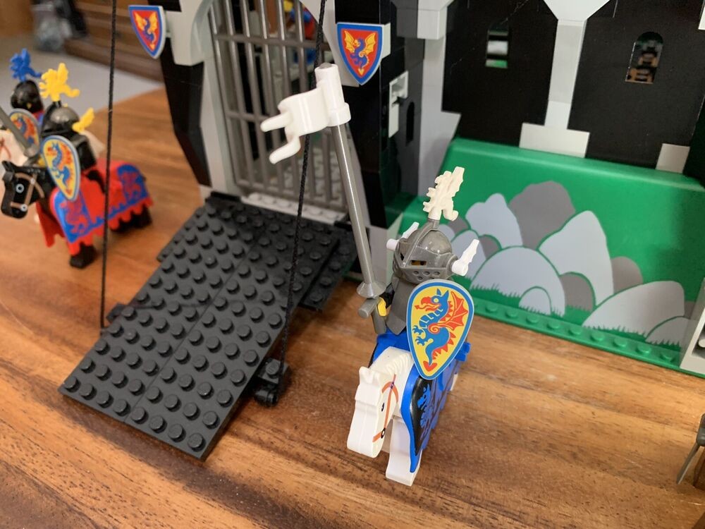 LEGO 6086 Black Knight's Castle EXCELLENT CONDITION!