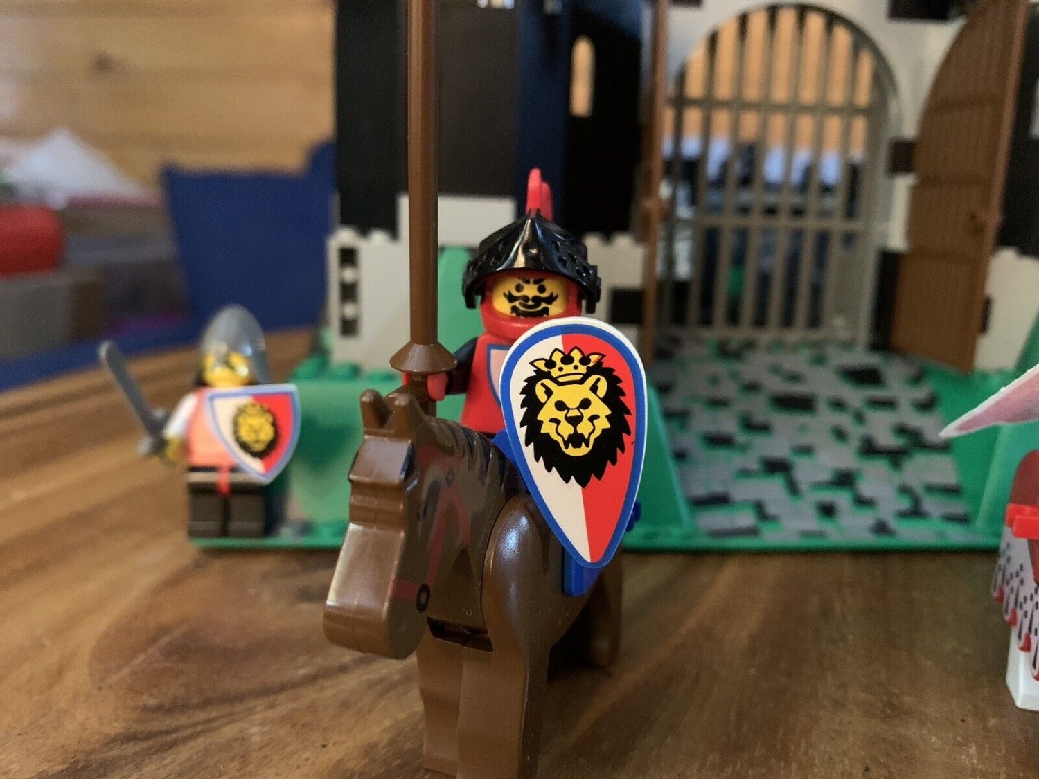 LEGO 6090 Royal Knight's Castle with Box & Instructions EXCELLENT CONDITION