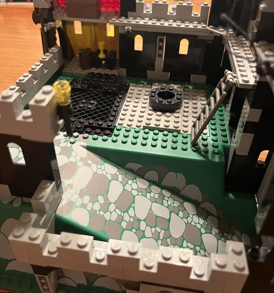 LEGO 6086 Black Knight’s Castle With Box And Instructions Read Description