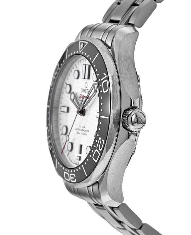 The new Omega Seamaster Diver 300 M white dial men's wristwatch 210.30.42.20.04.001-