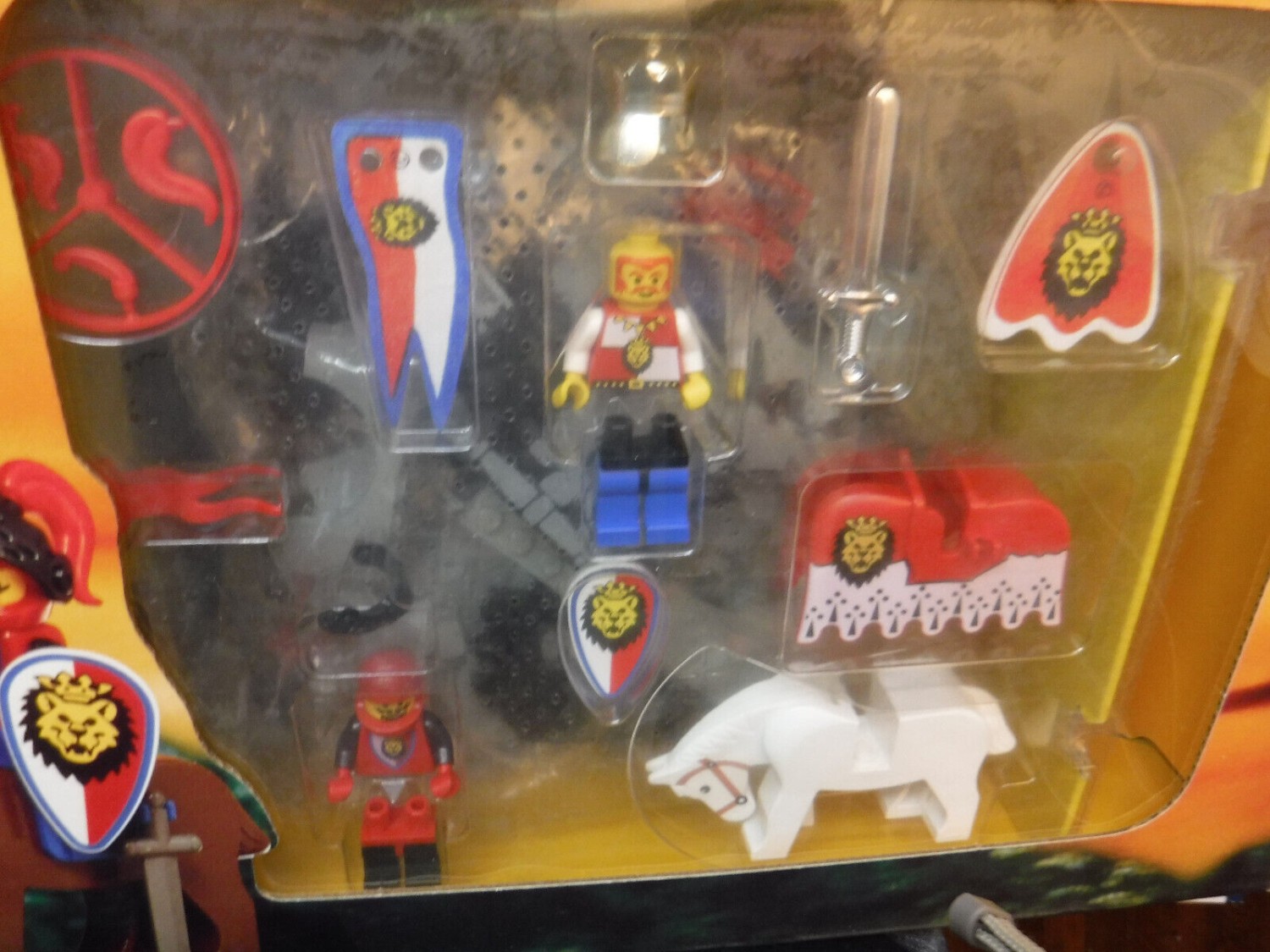 Lego System 6090 Royal Knights Castle New in Sealed Box 743 PCS. 1995