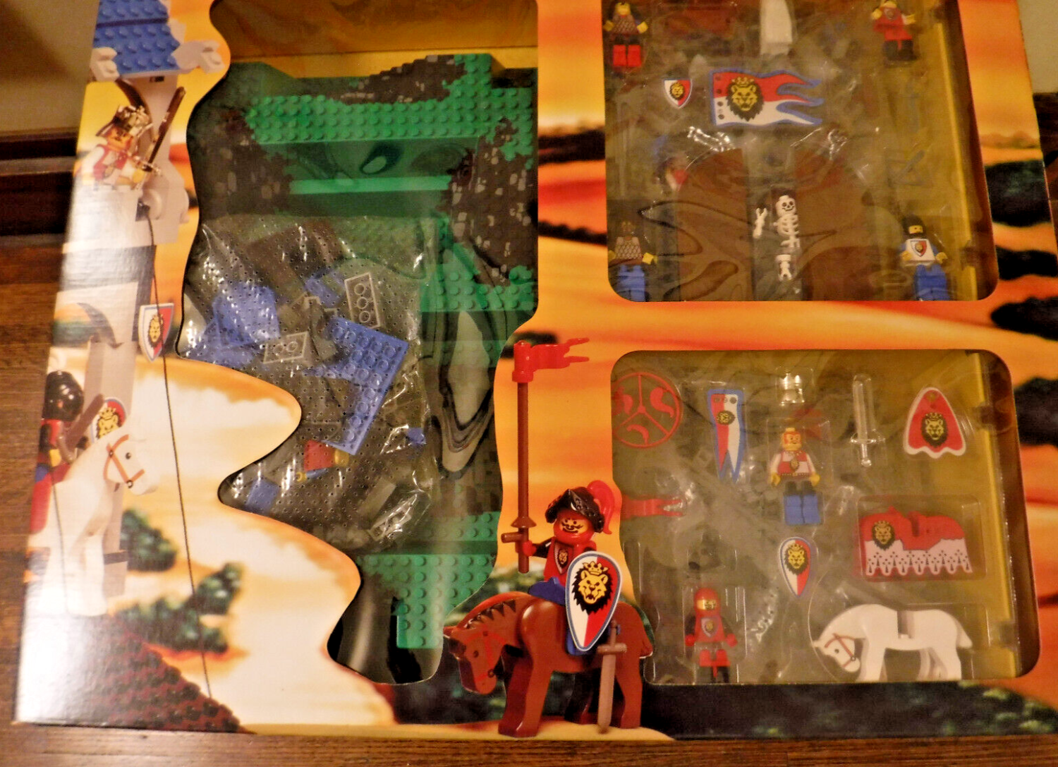 Lego System 6090 Royal Knights Castle New in Sealed Box 743 PCS. 1995