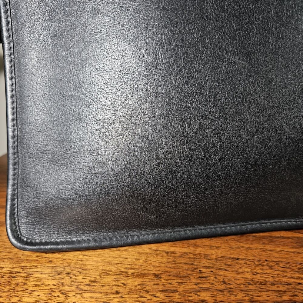 VINTAGE MADE IN USA Coach Black Glove Leather Zip Document Portfolio Laptop Case