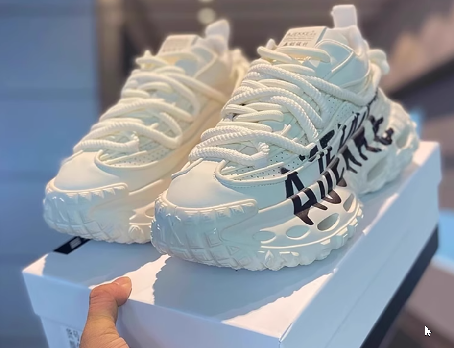 Fashion brand men's shoes 2025 winter new velvet thick-soled dad shoes men's versatile height-increasing shoes sports casual shoes