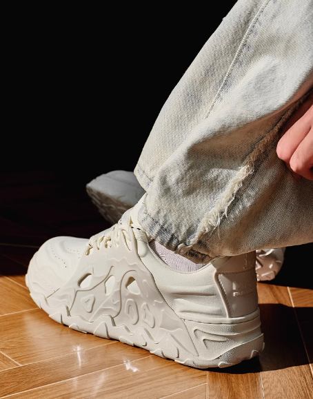 Men's white shoes trendy brand men's shoes autumn and winter new bread shoes men's height increase men's casual shoes