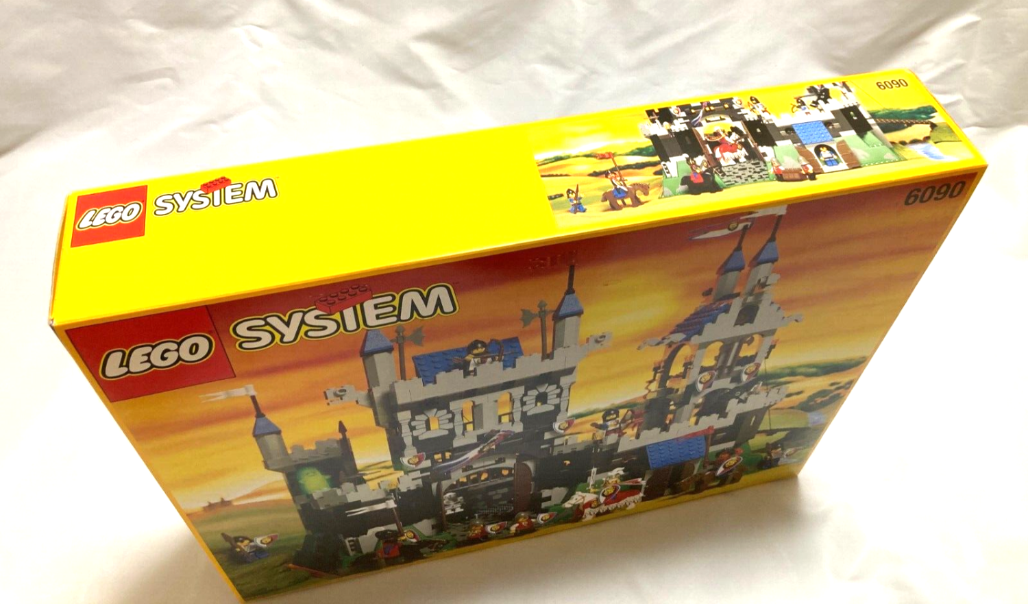 LEGO Castle 6090 Royal Knight's Castle1 Original Vintage MISB!!