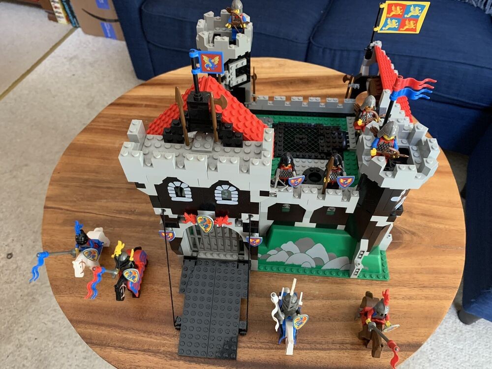 LEGO 6086 Black Knight's Castle EXCELLENT CONDITION!