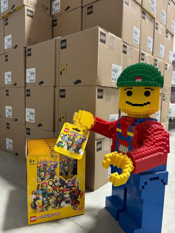 LEGO series 25 collection mini doll 71045 complete 12 piece set (shipped JAN 2nd)-