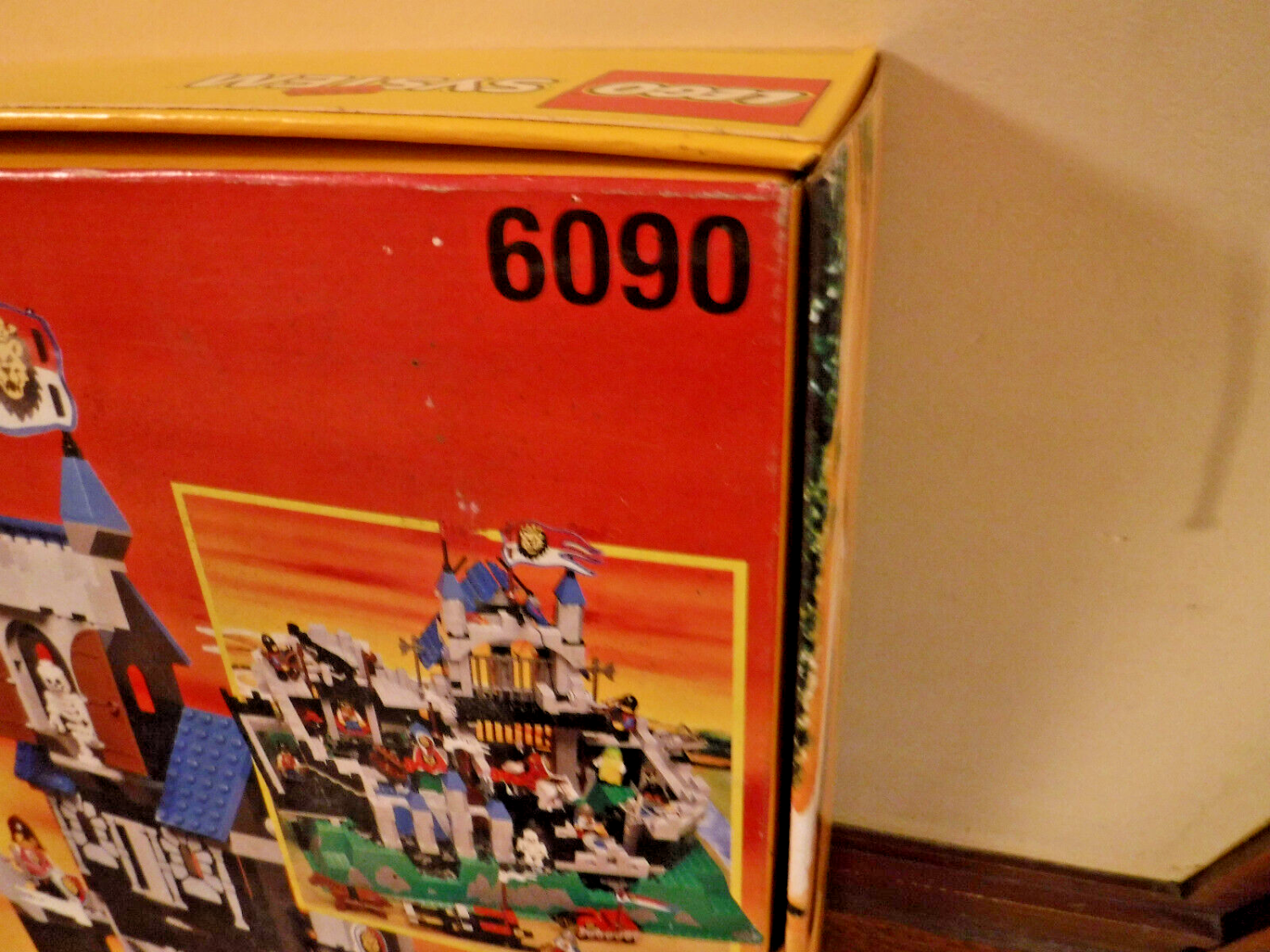 Lego System 6090 Royal Knights Castle New in Sealed Box 743 PCS. 1995