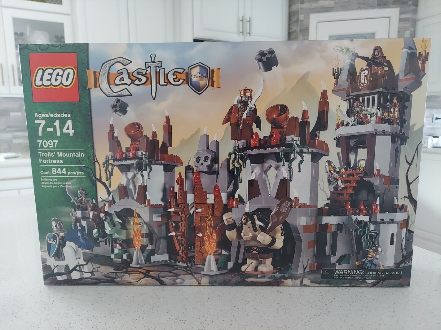 New LEGO Castle TROLL MOUNTAIN FORTRESS 7097 Kingdom knight troll witch orc king