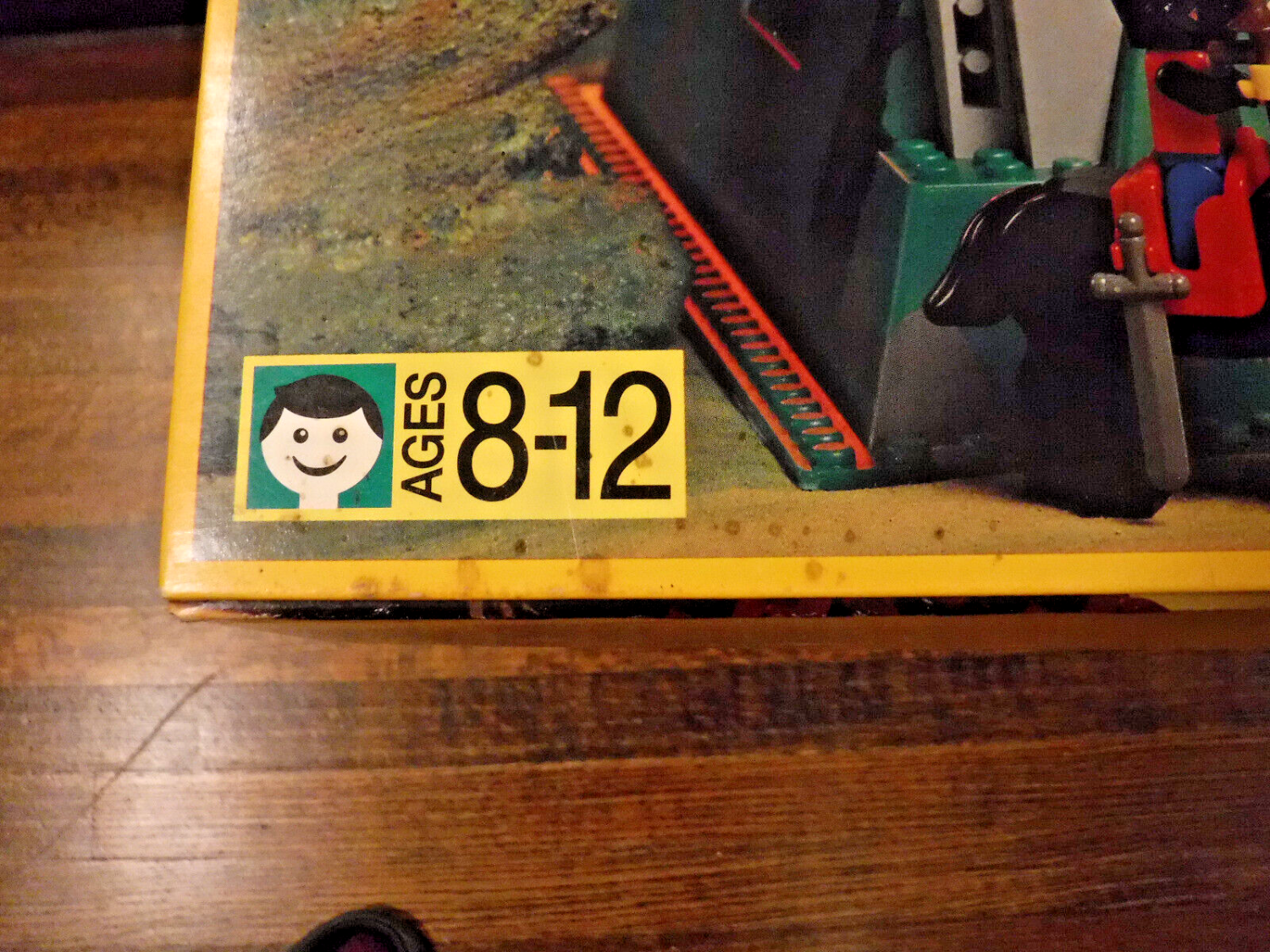 Lego System 6090 Royal Knights Castle New in Sealed Box 743 PCS. 1995