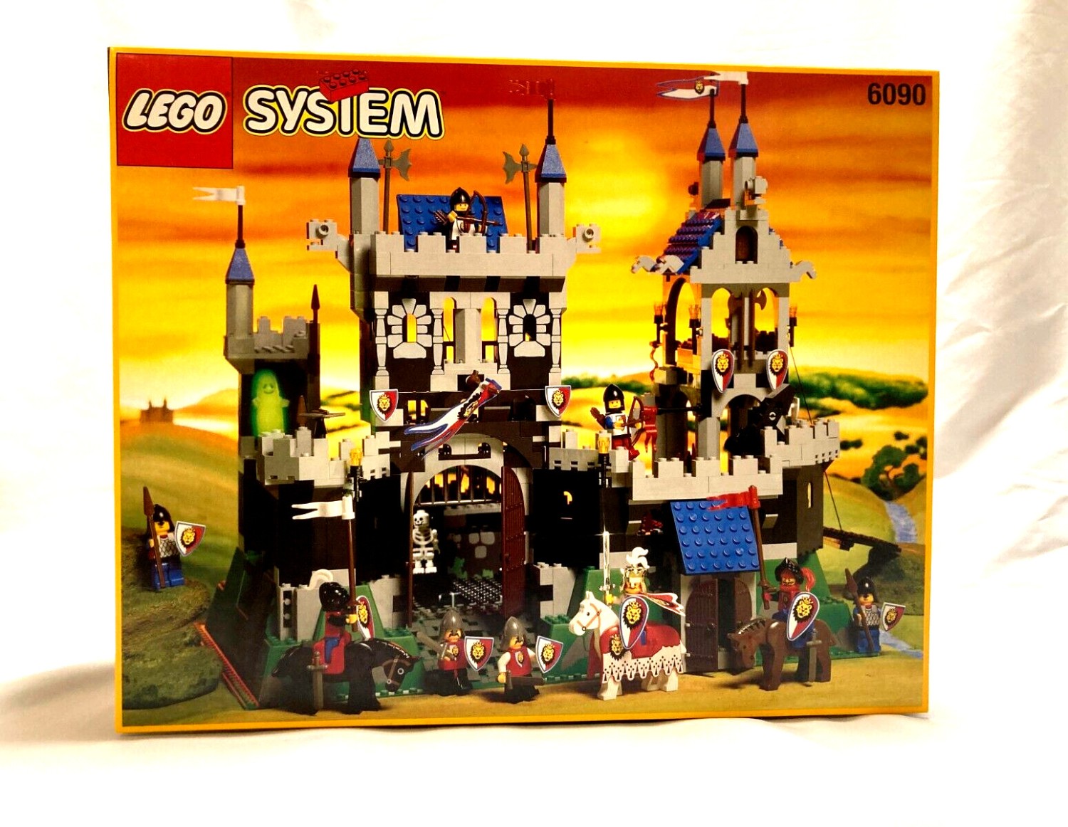 LEGO Castle 6090 Royal Knight's Castle1 Original Vintage MISB!!