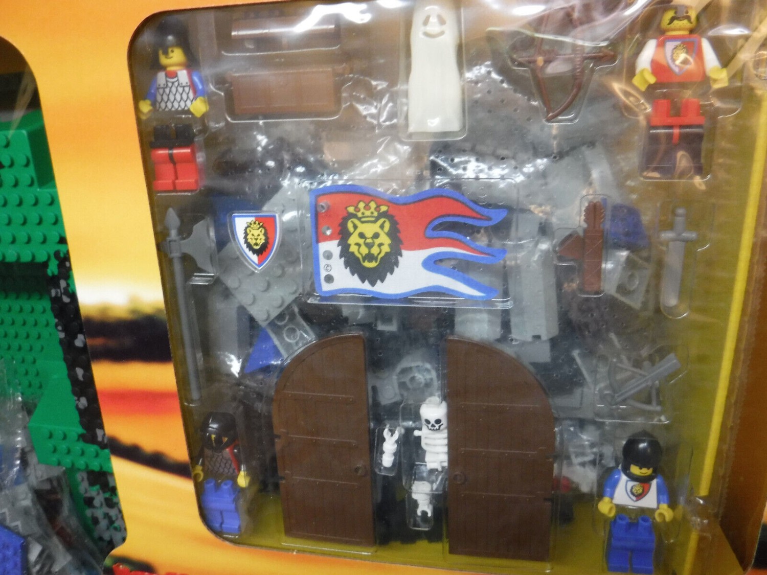 Lego System 6090 Royal Knights Castle New in Sealed Box 743 PCS. 1995