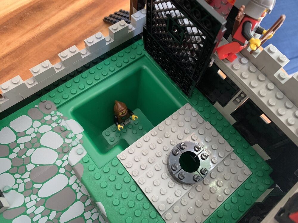 LEGO 6086 Black Knight's Castle EXCELLENT CONDITION!