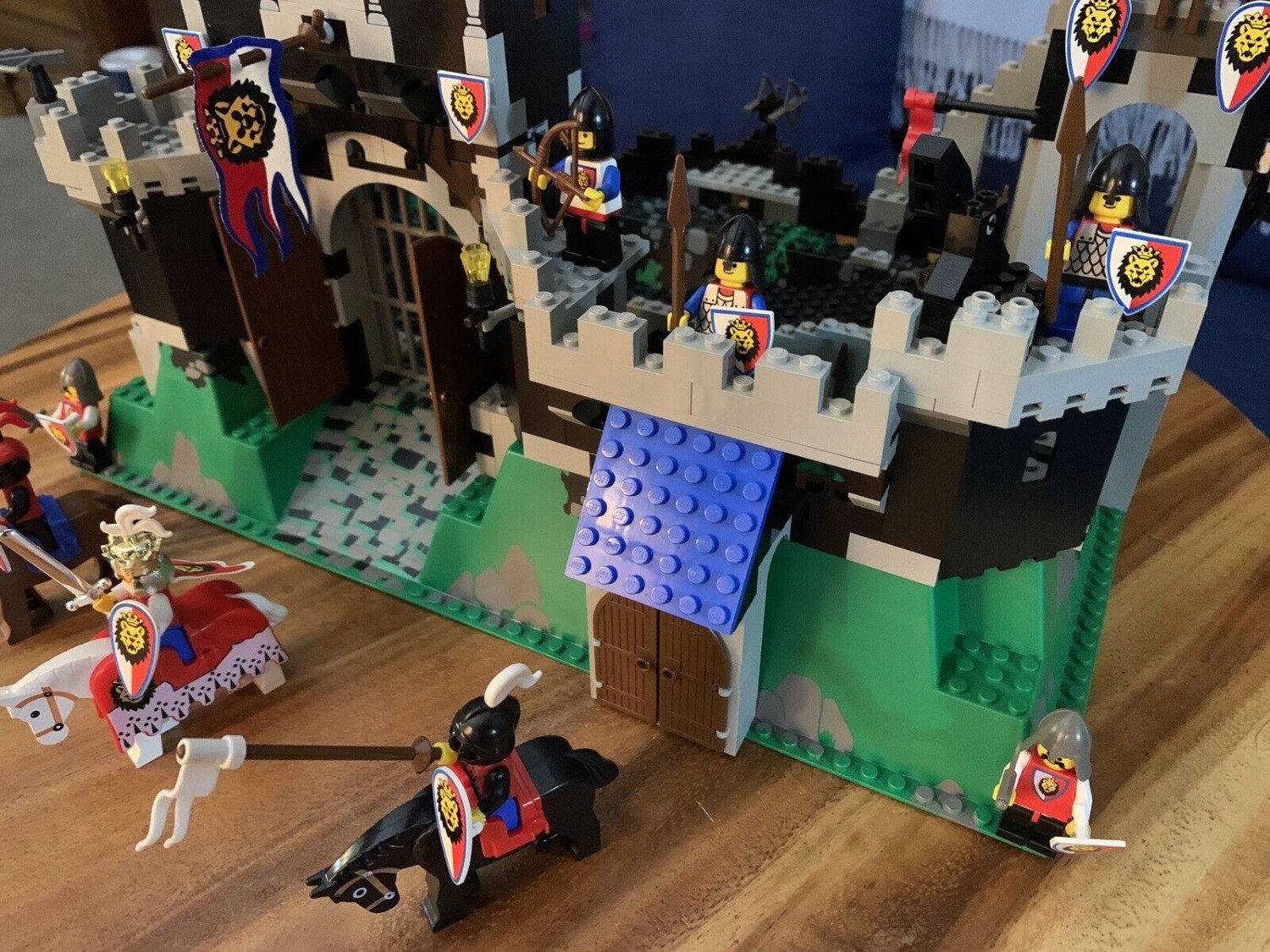 LEGO 6090 Royal Knight's Castle with Box & Instructions EXCELLENT CONDITION