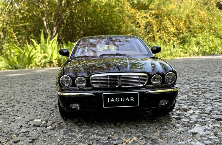Almost Real AR 1/18 Jaguar XJ6 X350 Diecast Model Car Toy Series Black/Green